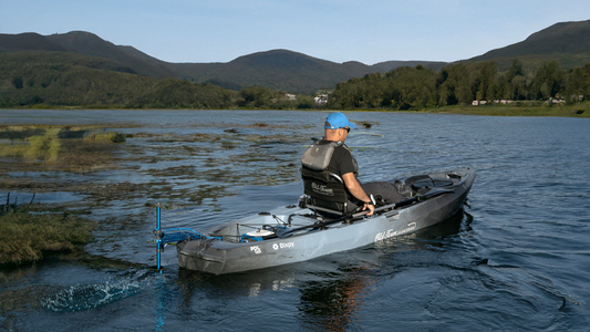 Man uses Bixpy Motor to explore lake in a kayak